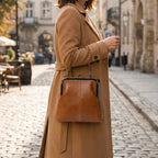 👜 50% KORTING NU! 💋 Dames Kiss Lock Crossbody Tas met Bovenhengsel – Vintage messing sluiting & gestructureerde vorm – Afneembare riem, perfect voor dagelijks gebruik of dinerdates ✨