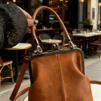 👜 50% KORTING NU! 💋 Dames Kiss Lock Crossbody Tas met Bovenhengsel – Vintage messing sluiting & gestructureerde vorm – Afneembare riem, perfect voor dagelijks gebruik of dinerdates ✨